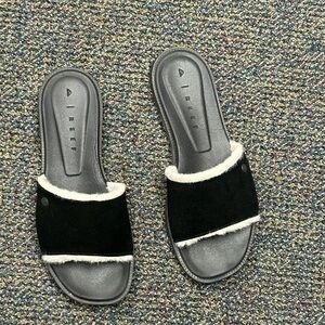 Reef Women's Black and Cream Slippers